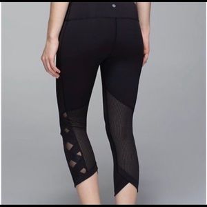Lululemon leggings 7/8 with mesh criss cross